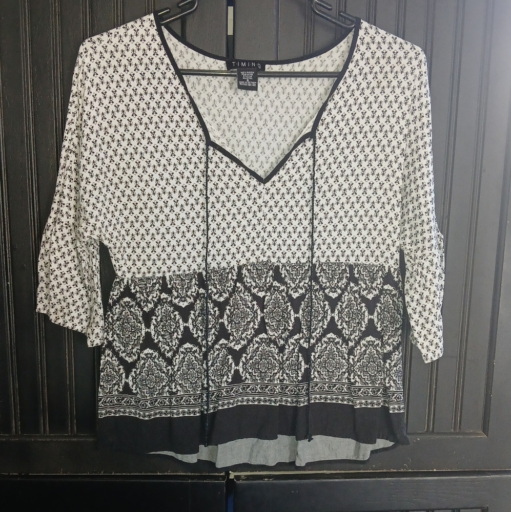 Timing Monochrome Floral Blouse